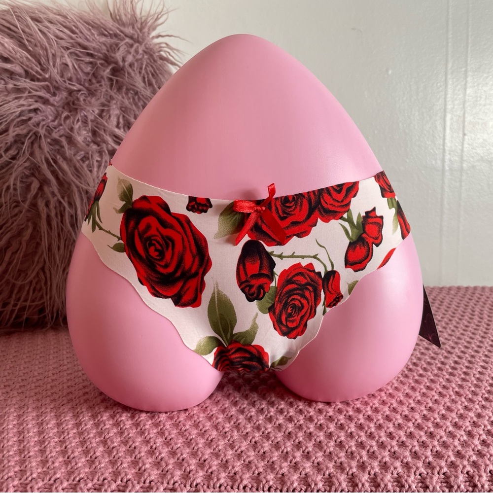 🌹 NWT Medium seamless comfy panties lingerie underwear thong red floral flower
